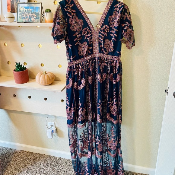 Altar'd State Dresses & Skirts - Maxi Short Sleeve Lace Dress